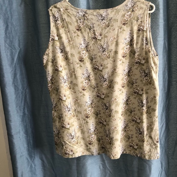 Floral Sleeveless V-Neck Top- no tags- 24” pit to pit- real pretty - Picture 12 of 12